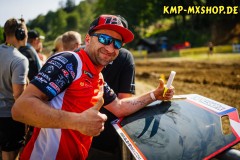 Bielstein , 170623 , ADAC MX Masters

Im Bild: Mechaniker von Maximilian Nagl ( Deutschland / Honda / KMP Honda Racing powered by Krettek ) beim ADAC MX Masters in der Helferbox

Foto: Steve Bauerschmidt