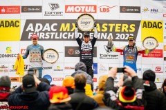 ADAC MX Masters 2023 , ADAC MX Masters Fürstlich Drehna

Tageswertung beim ADAC MX Masters v.l.n.r.: Tom Koch ( Deutschland / KTM / Kosak Racing Team ), Maximilian Nagl ( Deutschland / Honda / KMP Honda Racing powered by Krettek ) und Adam Sterry ( Großbritannien / KTM / KTM Sarholz Racing Team ) beim ADAC MX Masters