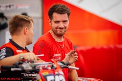 Bielstein , 020722 , ADAC MX Masters

Im Bild: Mechaniker von KMP Honda Racing beim ADAC MX Youngster Cup

Foto: Steve Bauerschmidt