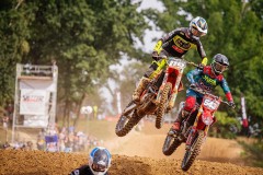 Jauer , 030922 , ADAC MX Masters

Im Bild: Cyril Elsener ( Schweiz / KTM / KTM Switzerland / Motoshop Bachmann ) und Nick Domann ( Deutschland / Honda / KMP Honda Racing ) beim ADAC MX Youngster Cup

Foto: Steve Bauerschmidt