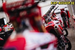 Tensfeld , 250823 , ADAC MX Masters

Im Bild: KMP Honda Racing beim ADAC MX Masters im Fahrerlager

Foto: Steve Bauerschmidt